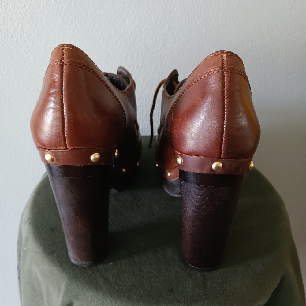 Shoes - Picture 4 of 8